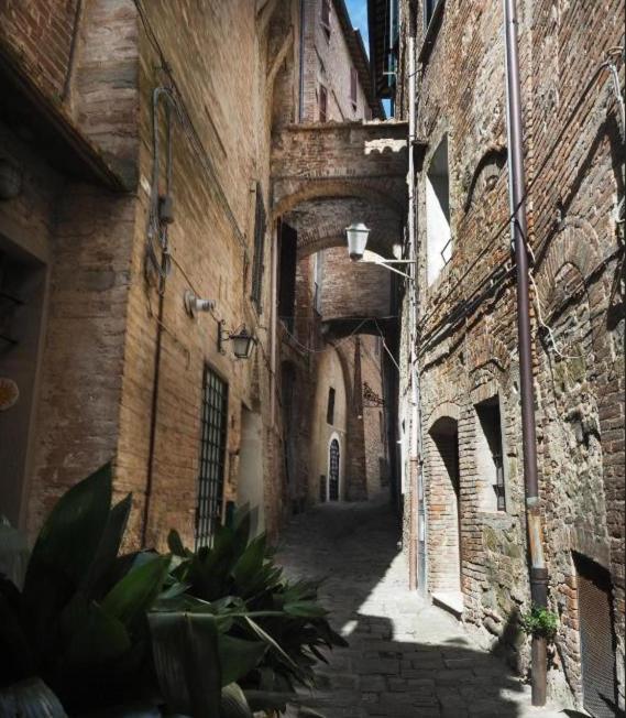 Azzi B&B Comfortably, In The Quietness Of The Perugia Historical Centre Екстериор снимка